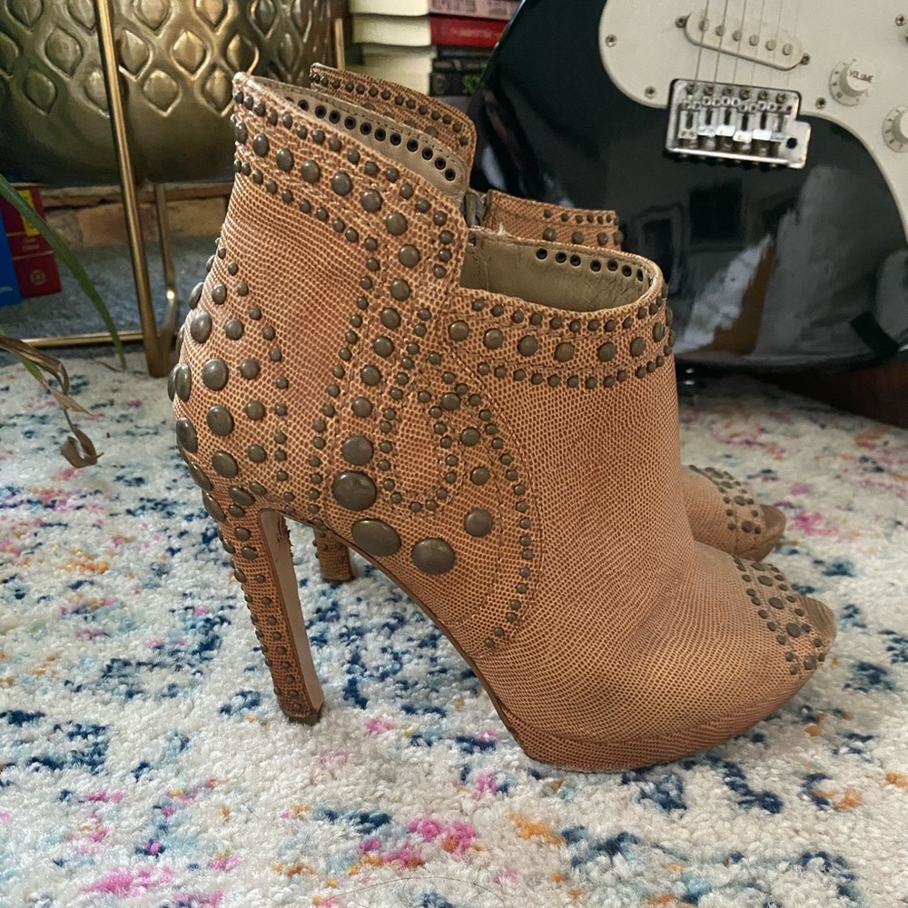 BCBG MAXAZRIA Rochelle leather bootie